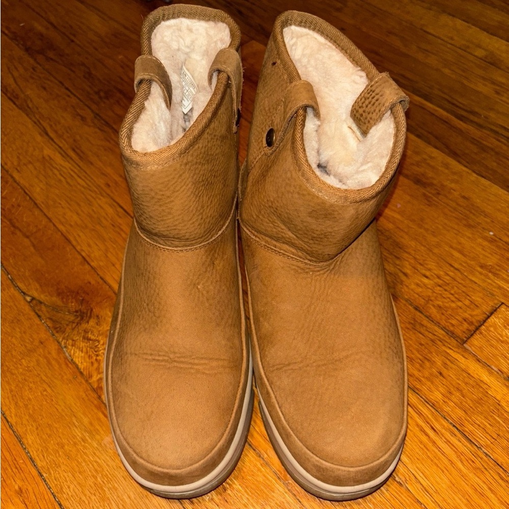 UGG Classic Mini Boot 8.5 Weather Snow Women’s Chestnut Boots